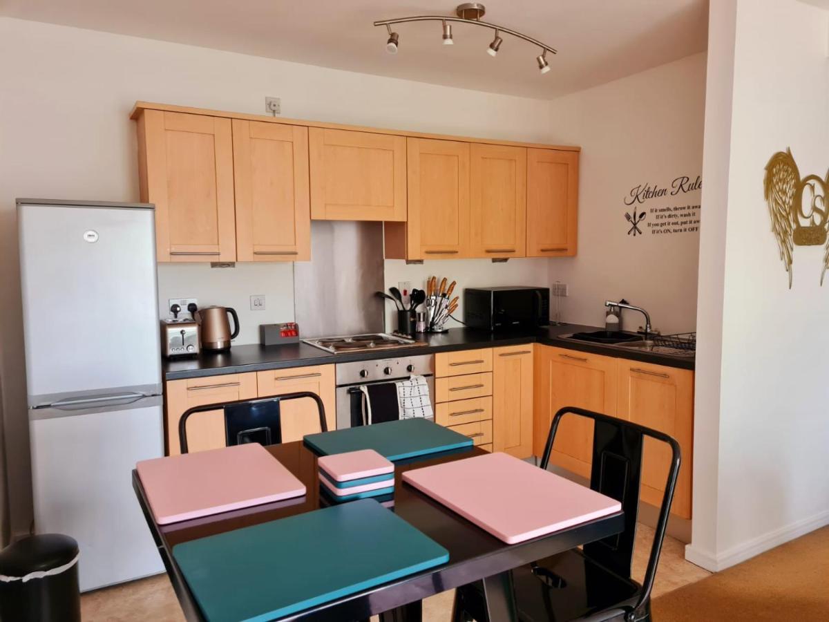 Emerald Blossom-Central Warrington, Luxurious Yet Homely, Wifi, Secure Parking מראה חיצוני תמונה