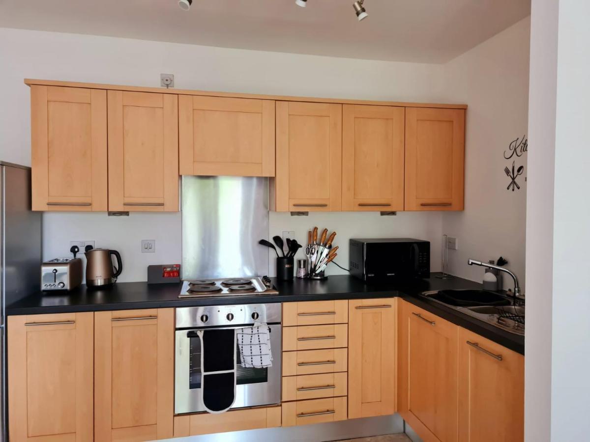 Emerald Blossom-Central Warrington, Luxurious Yet Homely, Wifi, Secure Parking מראה חיצוני תמונה