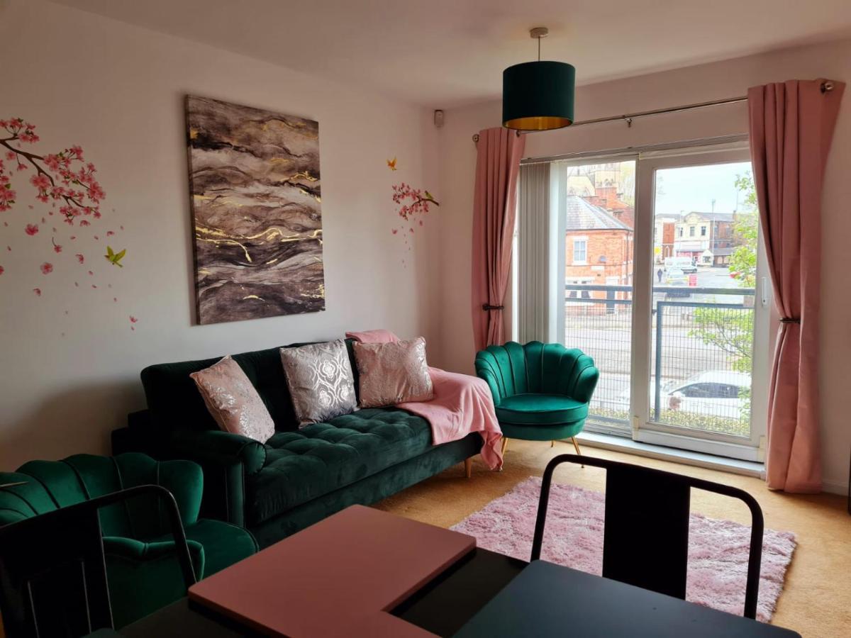 Emerald Blossom-Central Warrington, Luxurious Yet Homely, Wifi, Secure Parking מראה חיצוני תמונה