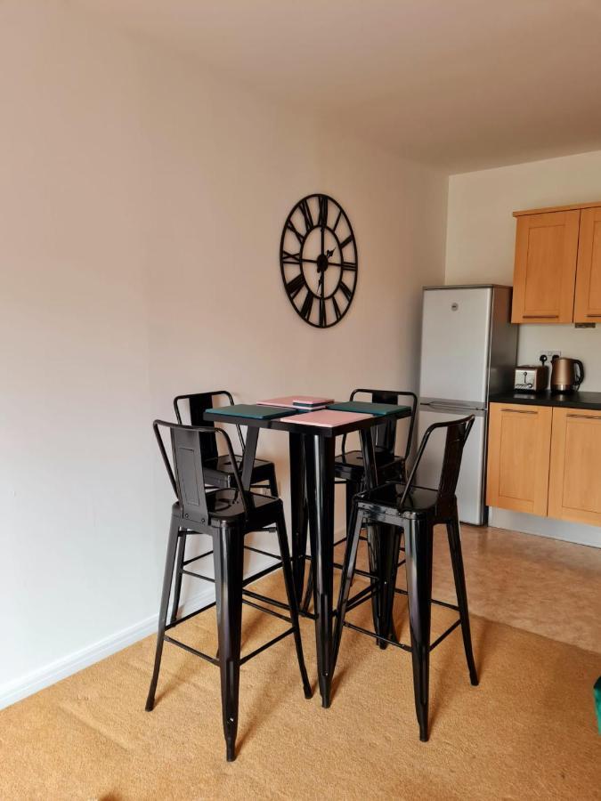 Emerald Blossom-Central Warrington, Luxurious Yet Homely, Wifi, Secure Parking מראה חיצוני תמונה