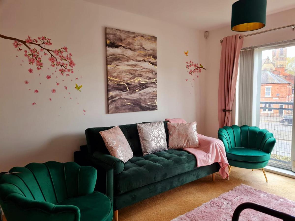 Emerald Blossom-Central Warrington, Luxurious Yet Homely, Wifi, Secure Parking מראה חיצוני תמונה