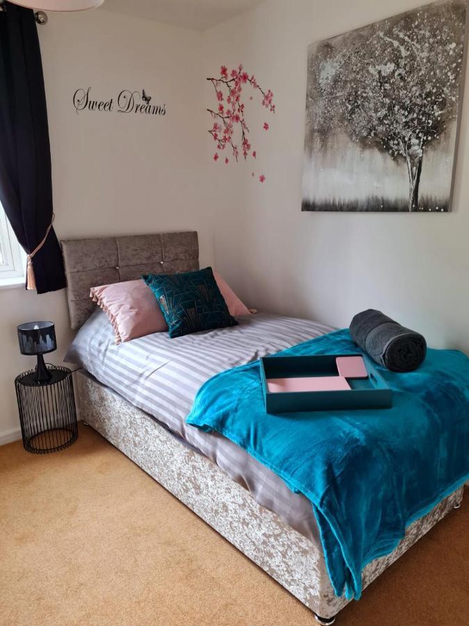 Emerald Blossom-Central Warrington, Luxurious Yet Homely, Wifi, Secure Parking מראה חיצוני תמונה