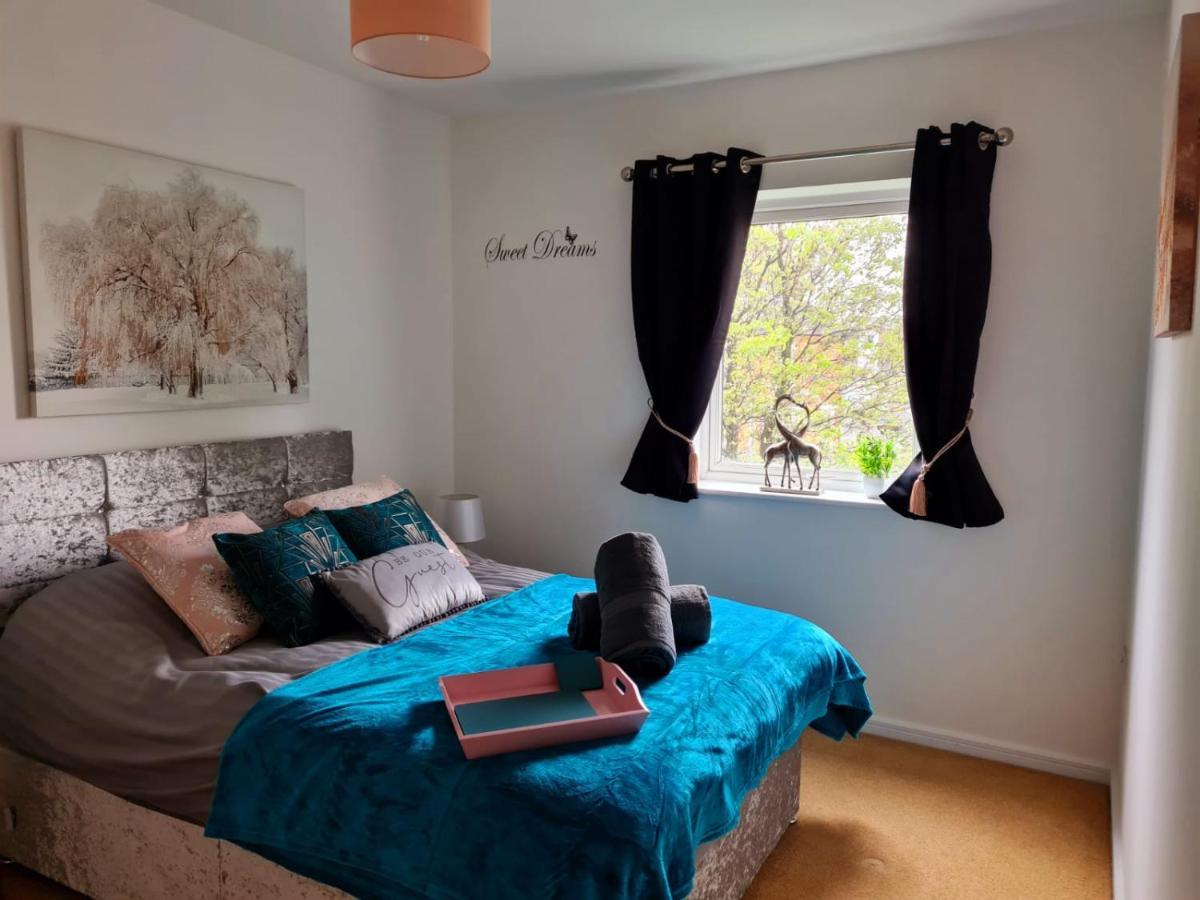 Emerald Blossom-Central Warrington, Luxurious Yet Homely, Wifi, Secure Parking מראה חיצוני תמונה