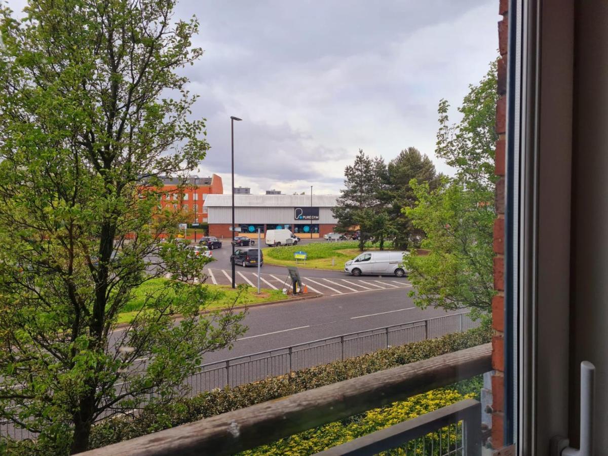 Emerald Blossom-Central Warrington, Luxurious Yet Homely, Wifi, Secure Parking מראה חיצוני תמונה